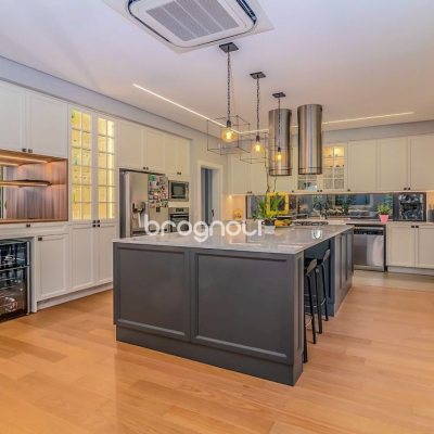 Casa com 564m², 4 quartos (sendo 4 suítes), 4 garagens, no bairro Jurerê Internacional em Florianópolis