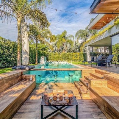 Casa com 564m², 4 quartos (sendo 4 suítes), 4 garagens, no bairro Jurerê Internacional em Florianópolis