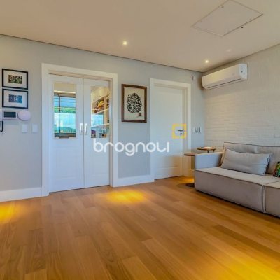 Casa com 564m², 4 quartos (sendo 4 suítes), 4 garagens, no bairro Jurerê Internacional em Florianópolis