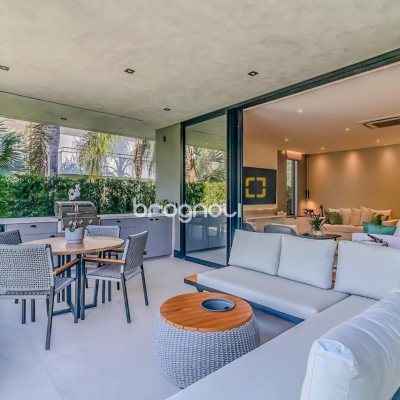 Casa com 564m², 4 quartos (sendo 4 suítes), 4 garagens, no bairro Jurerê Internacional em Florianópolis
