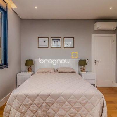Casa com 564m², 4 quartos (sendo 4 suítes), 4 garagens, no bairro Jurerê Internacional em Florianópolis