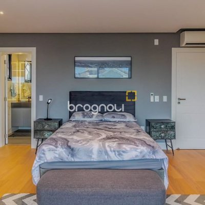 Casa com 564m², 4 quartos (sendo 4 suítes), 4 garagens, no bairro Jurerê Internacional em Florianópolis