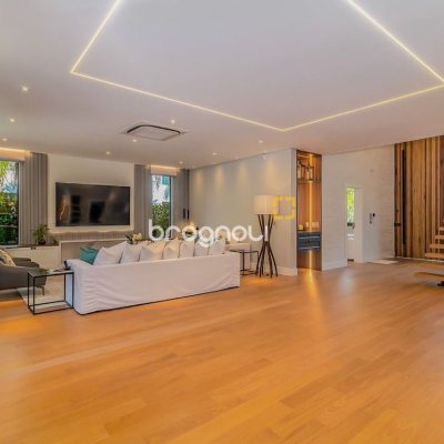 Casa com 564m², 4 quartos (sendo 4 suítes), 4 garagens, no bairro Jurerê Internacional em Florianópolis