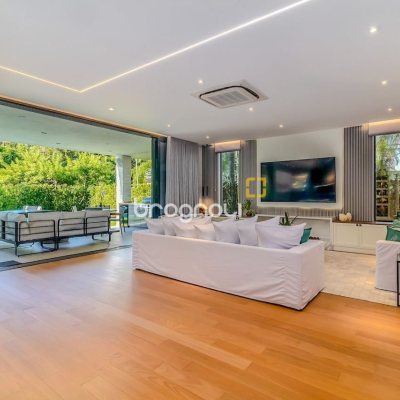 Casa com 564m², 4 quartos (sendo 4 suítes), 4 garagens, no bairro Jurerê Internacional em Florianópolis