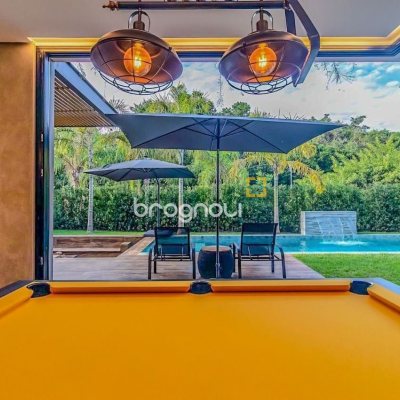 Casa com 564m², 4 quartos (sendo 4 suítes), 4 garagens, no bairro Jurerê Internacional em Florianópolis