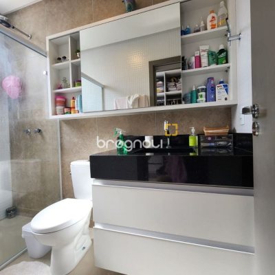 Casa com 178m², 3 quartos (sendo 3 suítes), 2 garagens, no bairro Córrego Grande em Florianópolis