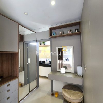 Casa com 178m², 3 quartos (sendo 3 suítes), 2 garagens, no bairro Córrego Grande em Florianópolis
