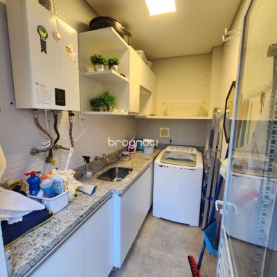 Casa com 178m², 3 quartos (sendo 3 suítes), 2 garagens, no bairro Córrego Grande em Florianópolis