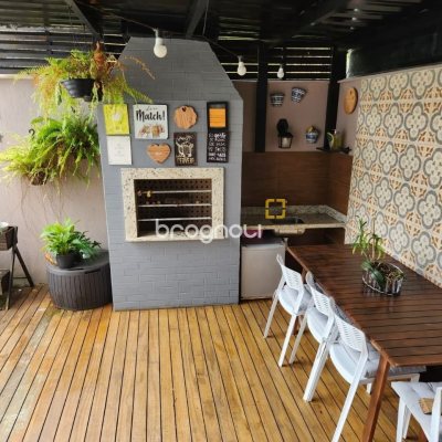 Casa com 178m², 3 quartos (sendo 3 suítes), 2 garagens, no bairro Córrego Grande em Florianópolis