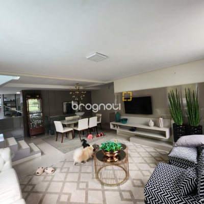 Casa com 178m², 3 quartos (sendo 3 suítes), 2 garagens, no bairro Córrego Grande em Florianópolis