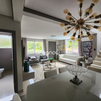 Casa com 178m², 3 quartos (sendo 3 suítes), 2 garagens, no bairro Córrego Grande em Florianópolis