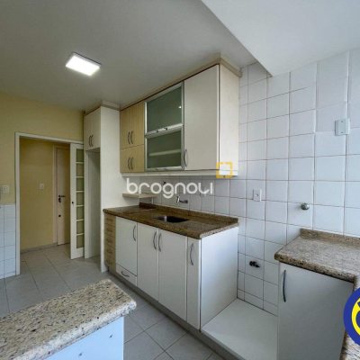 Apartamento com 64m², 2 quartos, 1 garagem, no bairro Centro em Florianópolis