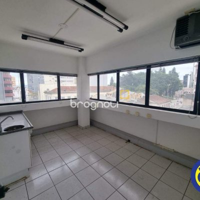 Sala com 42m², 1 garagem, no bairro Centro em Florianópolis