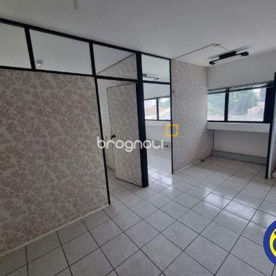 Sala com 42m², 1 garagem, no bairro Centro em Florianópolis