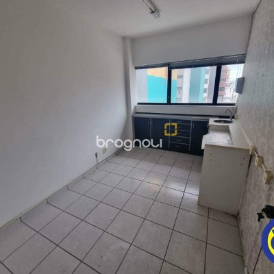 Sala com 42m², 1 garagem, no bairro Centro em Florianópolis