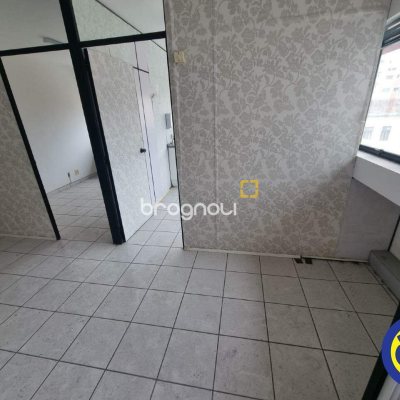 Sala com 42m², 1 garagem, no bairro Centro em Florianópolis