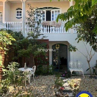 Casa com 289m², 4 quartos (sendo 3 suítes), 2 garagens, no bairro Jardim Atlântico em Florianópolis