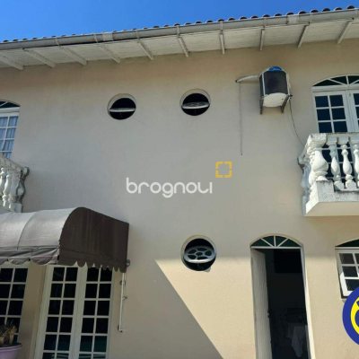 Casa com 289m², 4 quartos (sendo 3 suítes), 2 garagens, no bairro Jardim Atlântico em Florianópolis