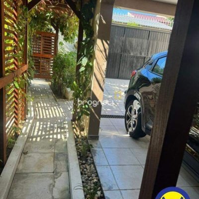Casa com 289m², 4 quartos (sendo 3 suítes), 2 garagens, no bairro Jardim Atlântico em Florianópolis
