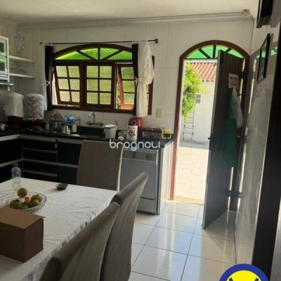 Casa com 289m², 4 quartos (sendo 3 suítes), 2 garagens, no bairro Jardim Atlântico em Florianópolis