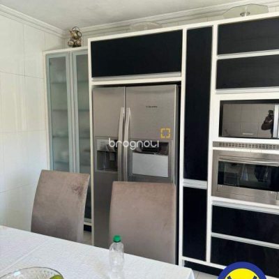 Casa com 289m², 4 quartos (sendo 3 suítes), 2 garagens, no bairro Jardim Atlântico em Florianópolis