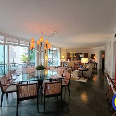 Apartamento com 250m², 3 quartos (sendo 2 suítes), 2 garagens, no bairro Centro em Florianópolis
