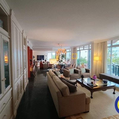 Apartamento com 250m², 3 quartos (sendo 2 suítes), 2 garagens, no bairro Centro em Florianópolis
