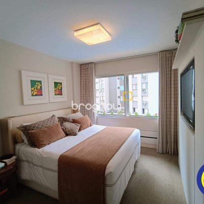 Apartamento com 250m², 3 quartos (sendo 2 suítes), 2 garagens, no bairro Centro em Florianópolis