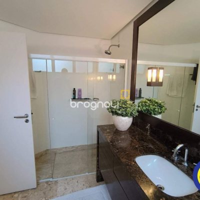 Apartamento com 250m², 3 quartos (sendo 2 suítes), 2 garagens, no bairro Centro em Florianópolis
