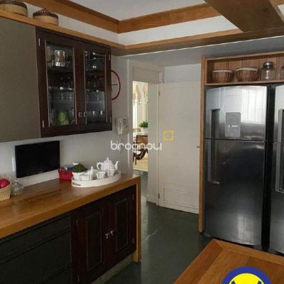 Apartamento com 250m², 3 quartos (sendo 2 suítes), 2 garagens, no bairro Centro em Florianópolis