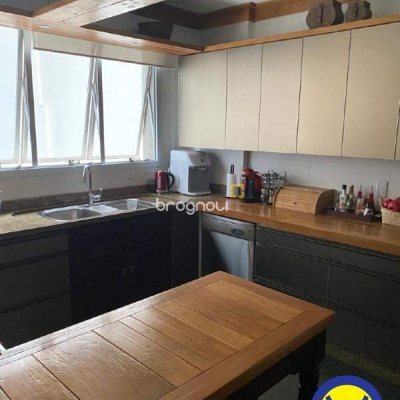 Apartamento com 250m², 3 quartos (sendo 2 suítes), 2 garagens, no bairro Centro em Florianópolis