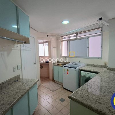 Apartamento com 250m², 3 quartos (sendo 2 suítes), 2 garagens, no bairro Centro em Florianópolis
