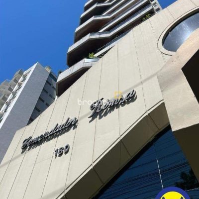 Apartamento com 250m², 3 quartos (sendo 2 suítes), 2 garagens, no bairro Centro em Florianópolis