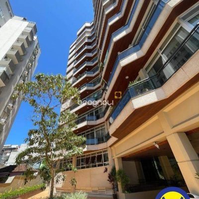 Apartamento com 250m², 3 quartos (sendo 2 suítes), 2 garagens, no bairro Centro em Florianópolis