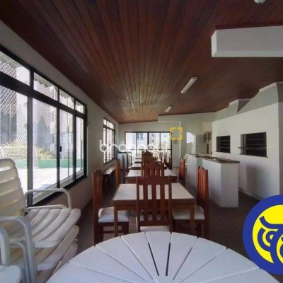 Apartamento com 250m², 3 quartos (sendo 2 suítes), 2 garagens, no bairro Centro em Florianópolis