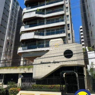 Apartamento com 250m², 3 quartos (sendo 2 suítes), 2 garagens, no bairro Centro em Florianópolis
