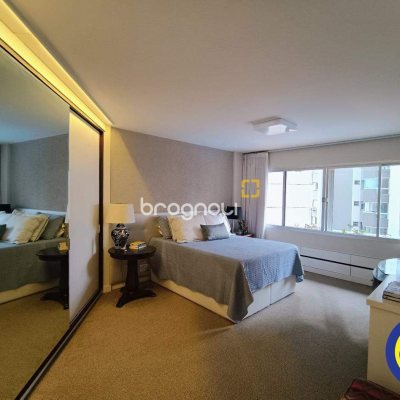 Apartamento com 250m², 3 quartos (sendo 2 suítes), 2 garagens, no bairro Centro em Florianópolis