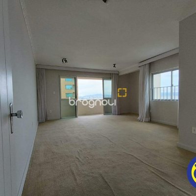 Cobertura com 320m², 4 quartos (sendo 4 suítes), 4 garagens, no bairro Centro em Florianópolis