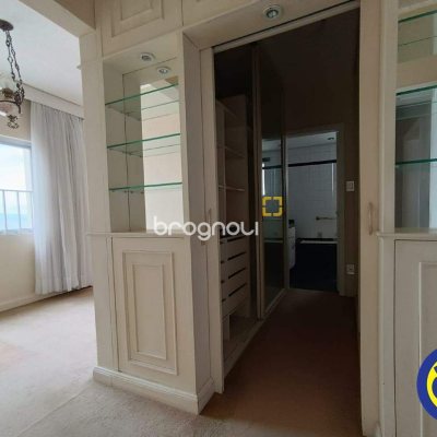 Cobertura com 320m², 4 quartos (sendo 4 suítes), 4 garagens, no bairro Centro em Florianópolis