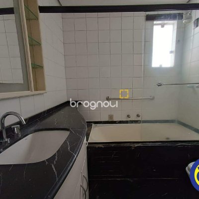 Cobertura com 320m², 4 quartos (sendo 4 suítes), 4 garagens, no bairro Centro em Florianópolis