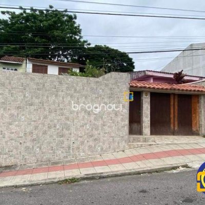 Casa com 178m², 3 quartos (sendo 1 suíte), 2 garagens, no bairro Agronômica em Florianópolis