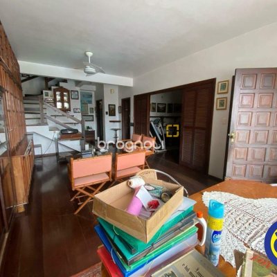 Casa com 178m², 3 quartos (sendo 1 suíte), 2 garagens, no bairro Agronômica em Florianópolis