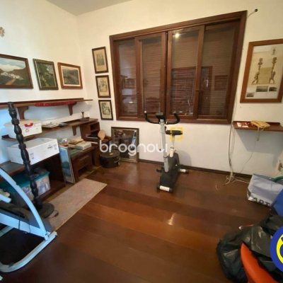 Casa com 178m², 3 quartos (sendo 1 suíte), 2 garagens, no bairro Agronômica em Florianópolis