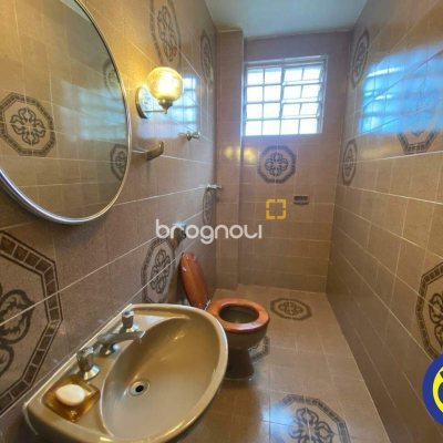 Casa com 178m², 3 quartos (sendo 1 suíte), 2 garagens, no bairro Agronômica em Florianópolis