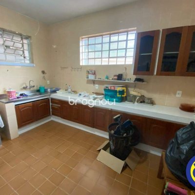 Casa com 178m², 3 quartos (sendo 1 suíte), 2 garagens, no bairro Agronômica em Florianópolis