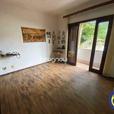 Casa com 178m², 3 quartos (sendo 1 suíte), 2 garagens, no bairro Agronômica em Florianópolis