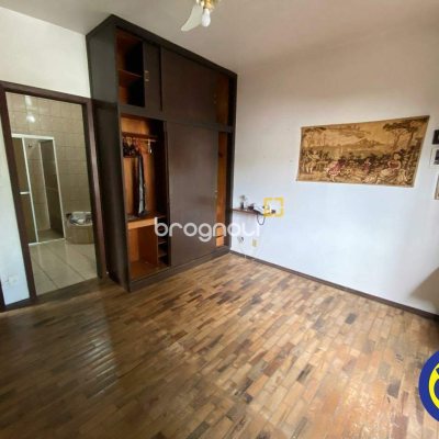 Casa com 178m², 3 quartos (sendo 1 suíte), 2 garagens, no bairro Agronômica em Florianópolis