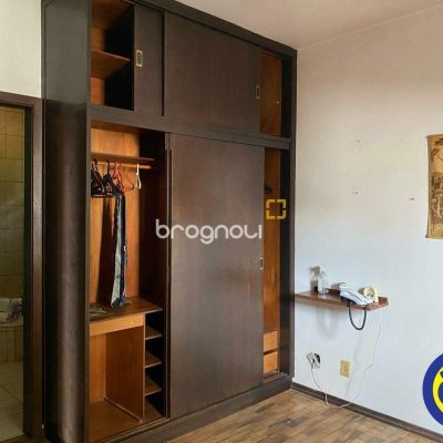 Casa com 178m², 3 quartos (sendo 1 suíte), 2 garagens, no bairro Agronômica em Florianópolis