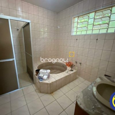 Casa com 178m², 3 quartos (sendo 1 suíte), 2 garagens, no bairro Agronômica em Florianópolis