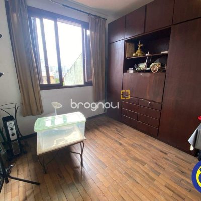 Casa com 178m², 3 quartos (sendo 1 suíte), 2 garagens, no bairro Agronômica em Florianópolis